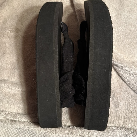 Sanuk black flatform sling sandal W11 EUC - Picture 4 of 6